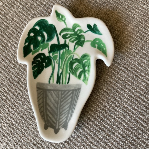 Excellent condition 3 plant trinket trays- ceramic - Picture 2 of 7